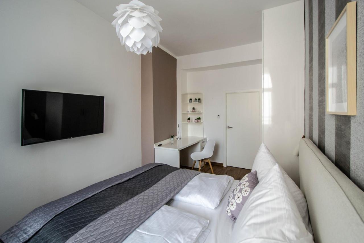 Executive Bright Apt. By Ruterra Prag Exteriör bild
