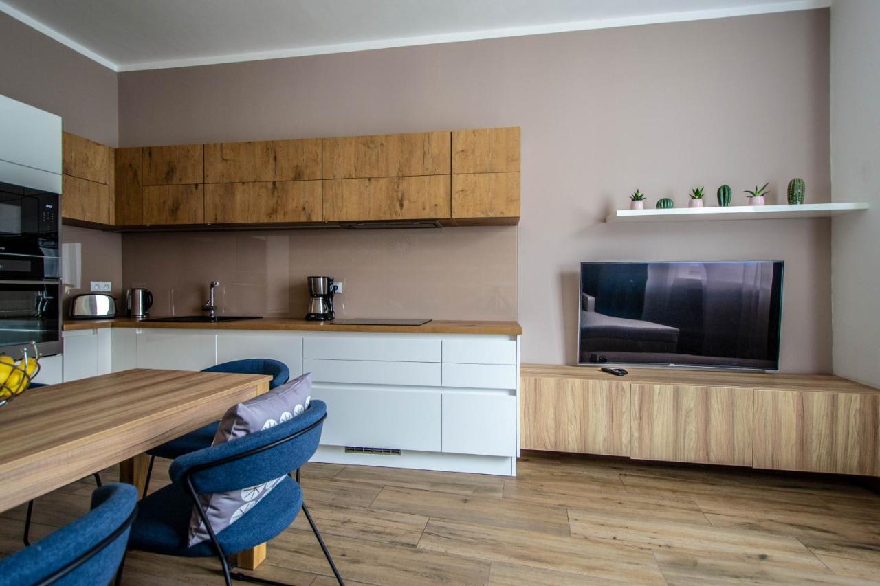 Executive Bright Apt. By Ruterra Prag Exteriör bild